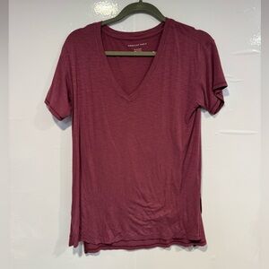 American eagle purple maroon‎ vneck